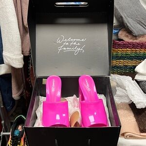 D’Amelio Hot Pink Platform Shoe.